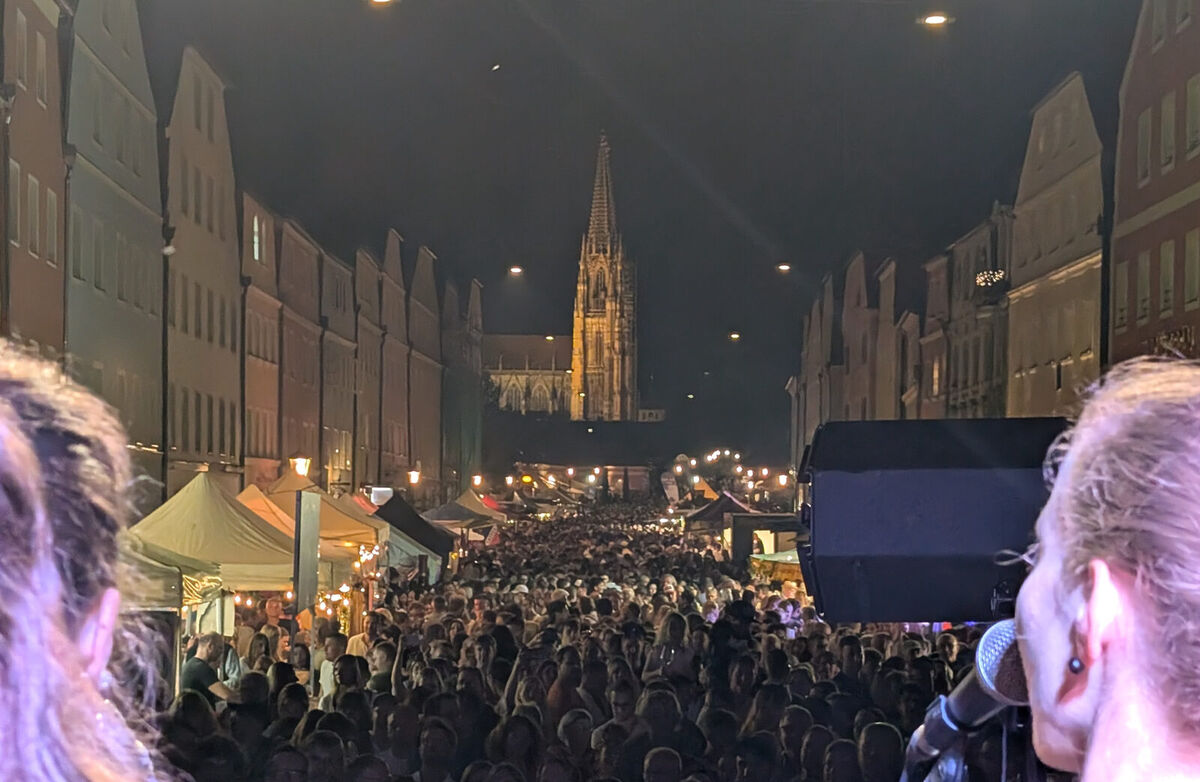 Weinfest Stadtamhof 2025 — Blick von der Bühne